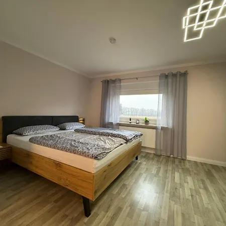 In Glauchau, Garten, Grillmoeglichkeit, Privatparkplatz, Kaffeevollautomat, Wlan, Netflix Holiday home Glauchau